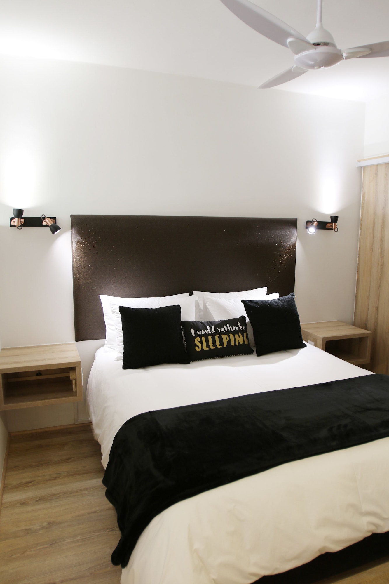 Room, Queen Bed