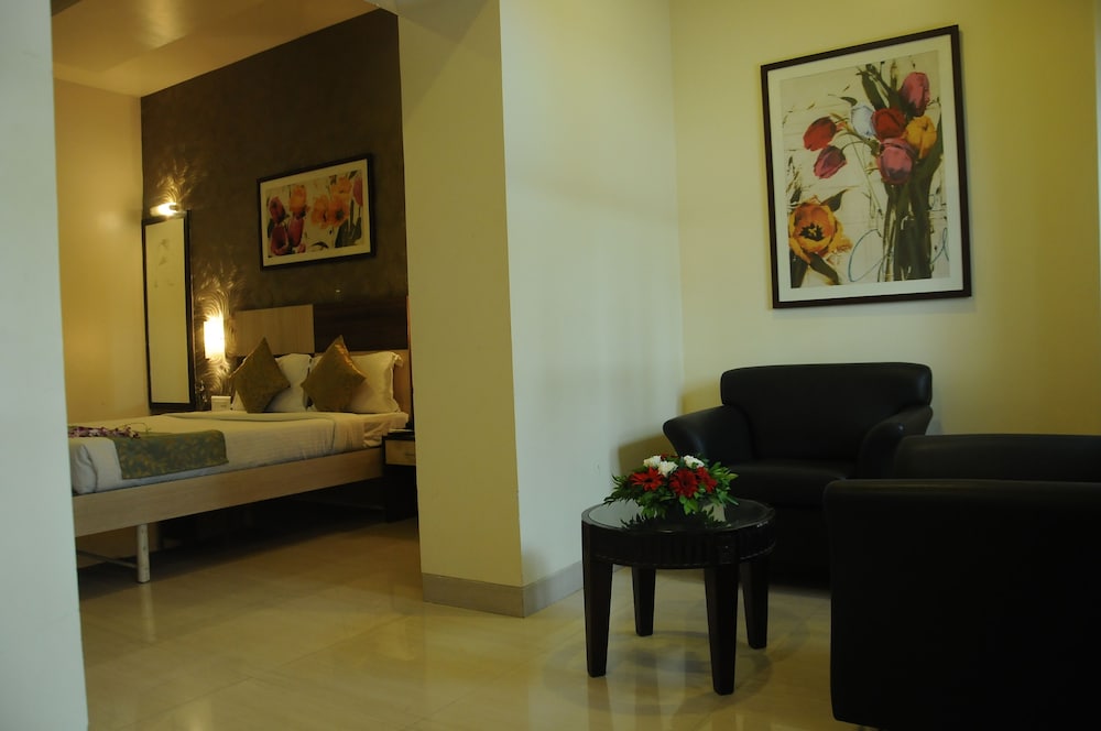 HOTEL MADHAV 25/34