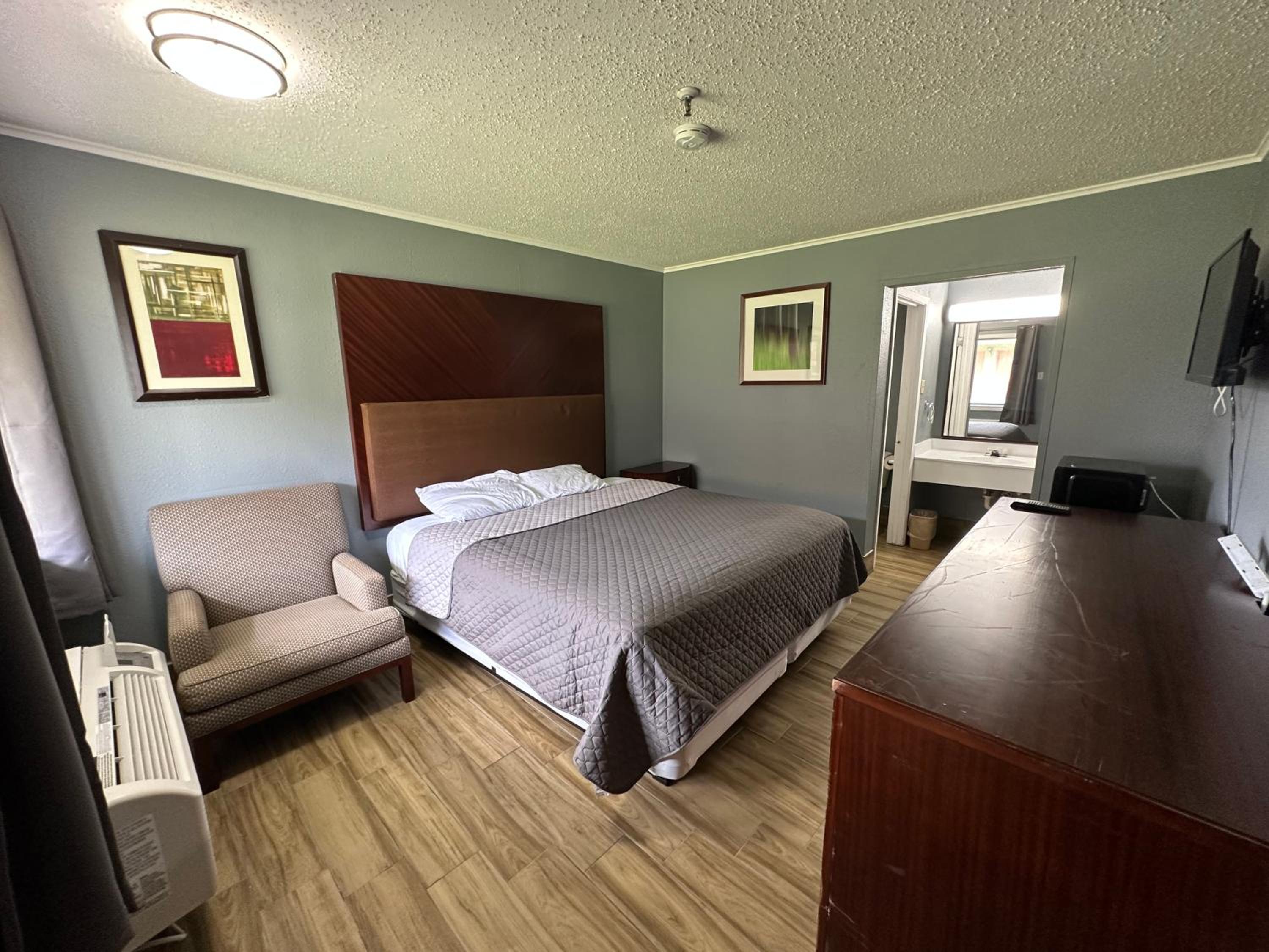 SUITE, KING BED