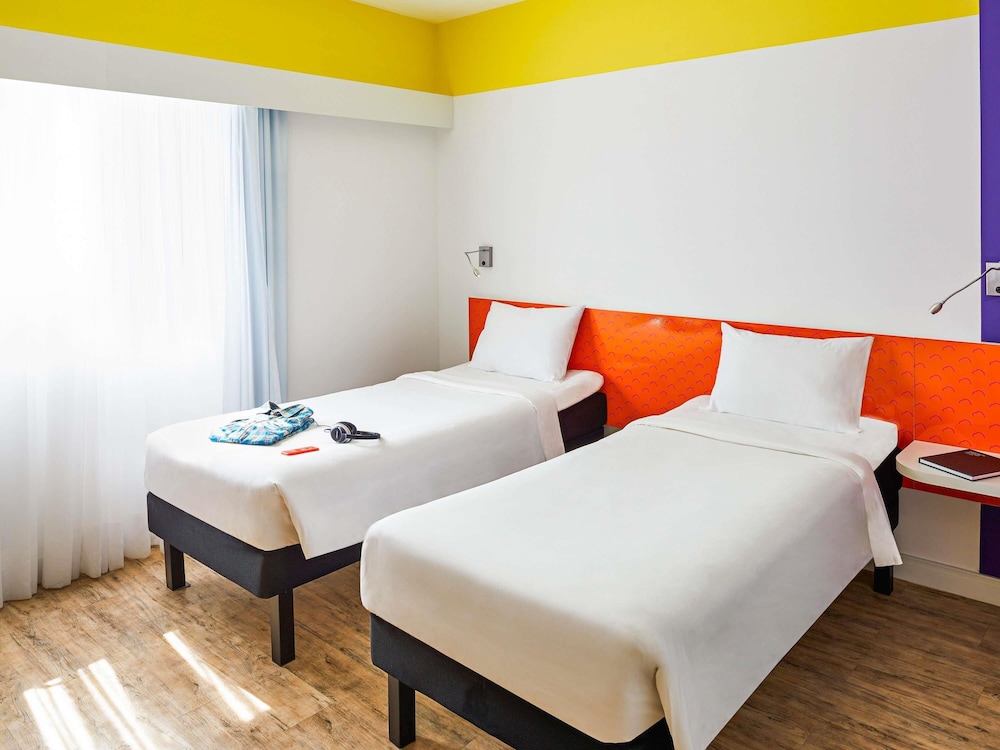 APARTMENT, TWIN BEDS