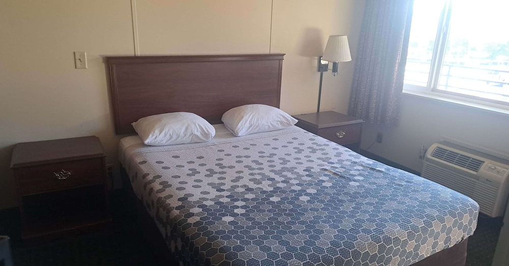 Econo Lodge Convention Center 21/39