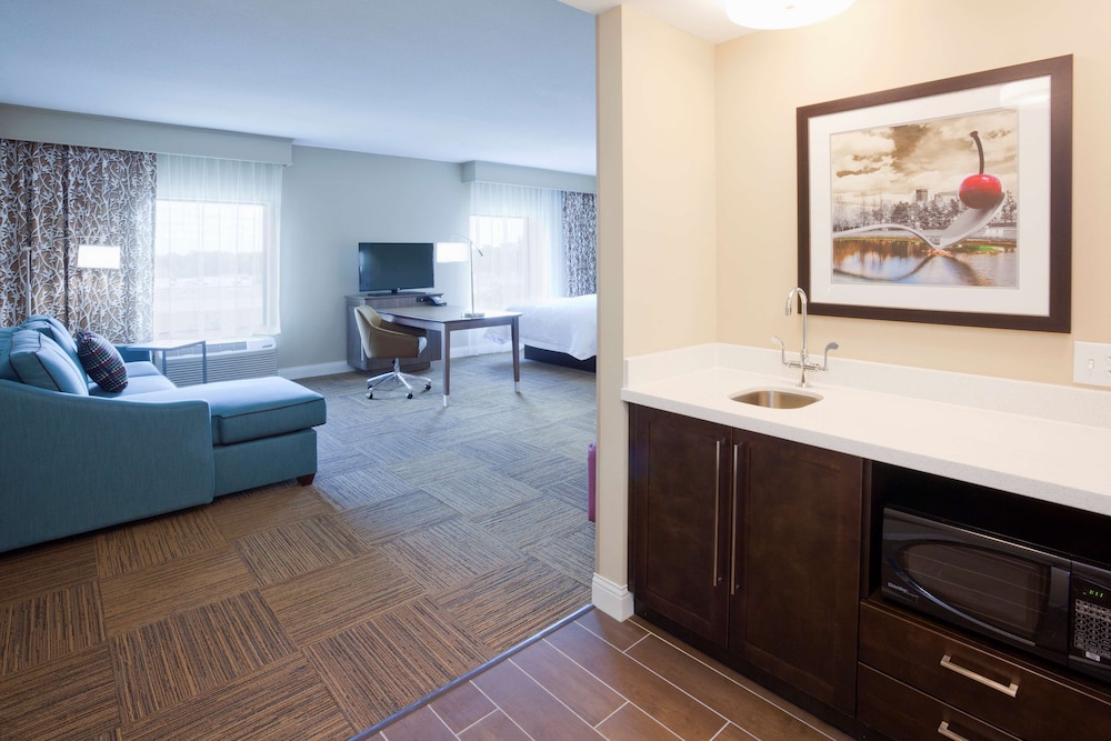 Hampton Inn Minneapolis Roseville 11/42