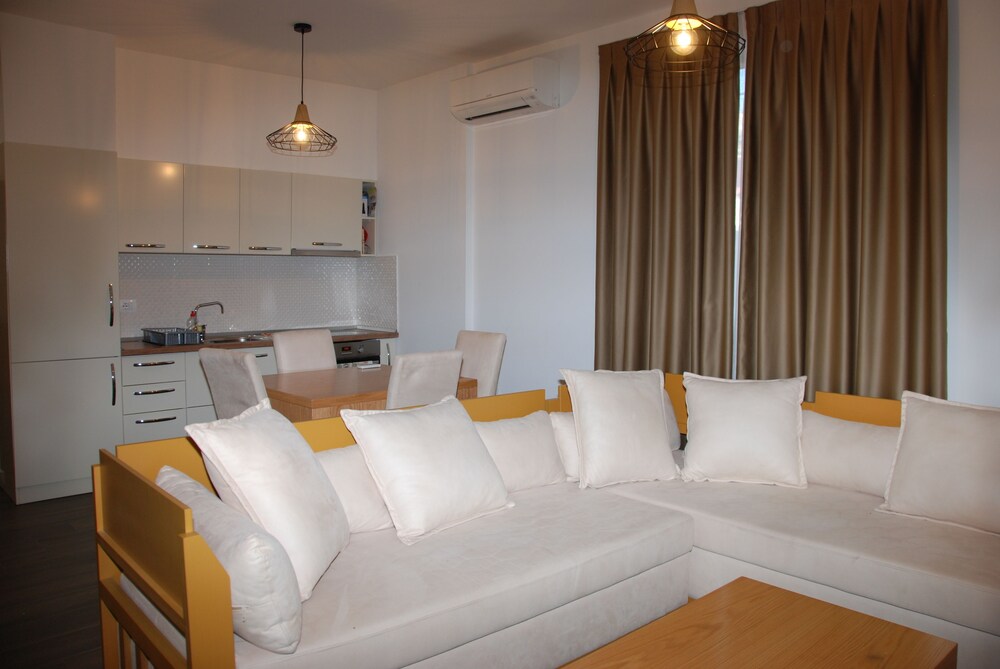 Sunrise Luxury Apartment 15/50