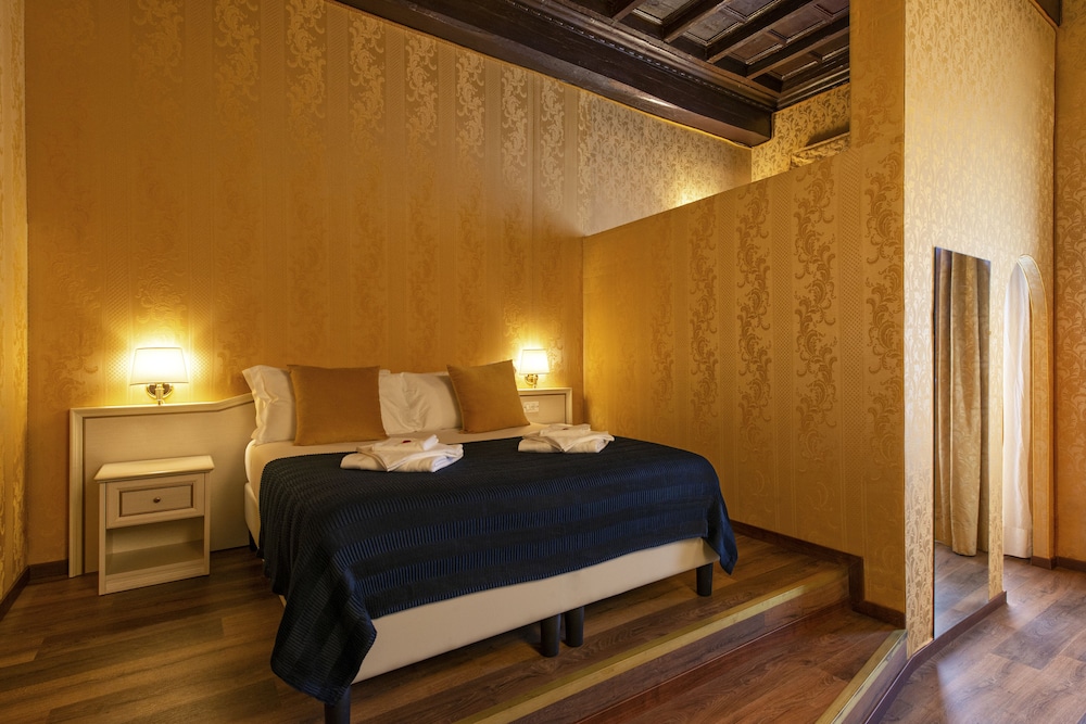 Canova Rooms 12/42