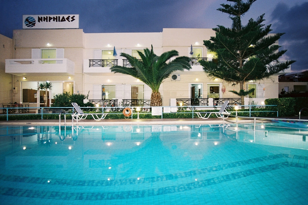 Niriides Hotel 4/47