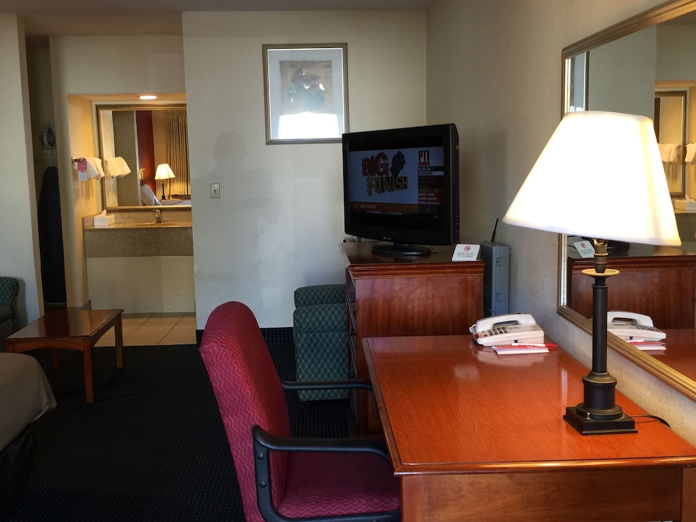 Red Carpet Inn Norwalk CT 35/45