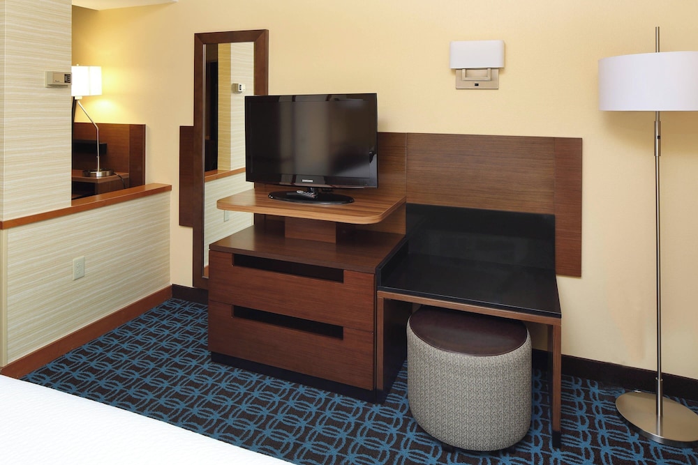 Fairfield Inn & Suites Newark Liberty International Airport 28/38