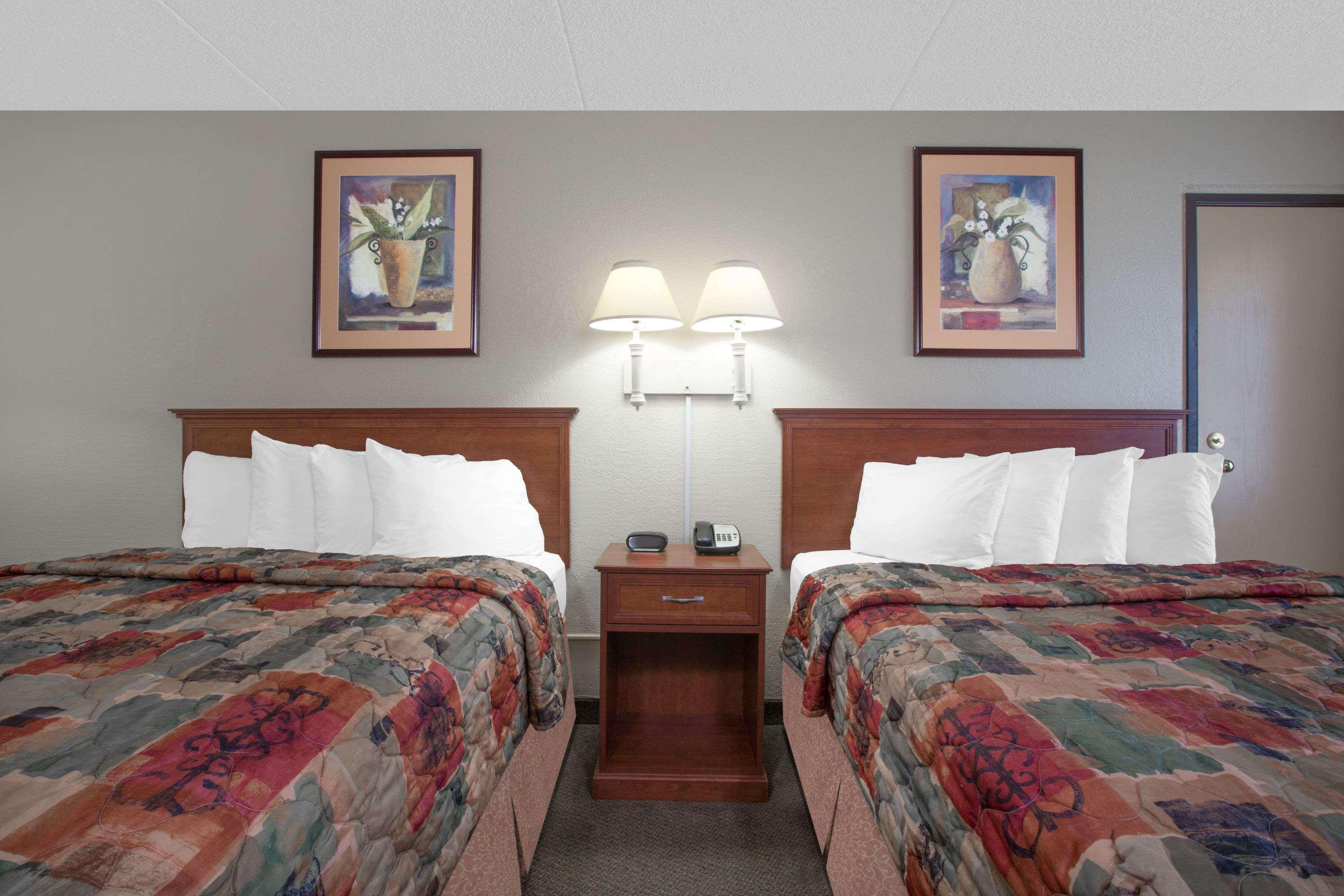 غرفة قياسية رباعية، Days Inn By Wyndham Casper 3/3