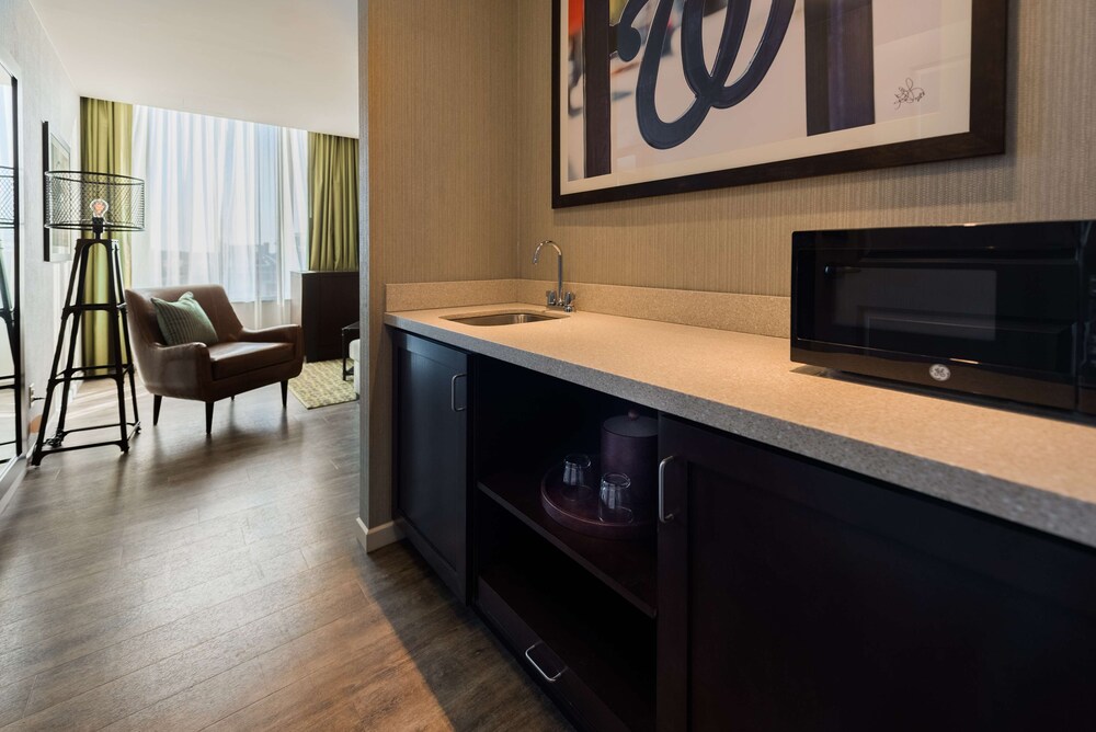 Hampton Inn and Suites Washington DC Navy Yard 12/55