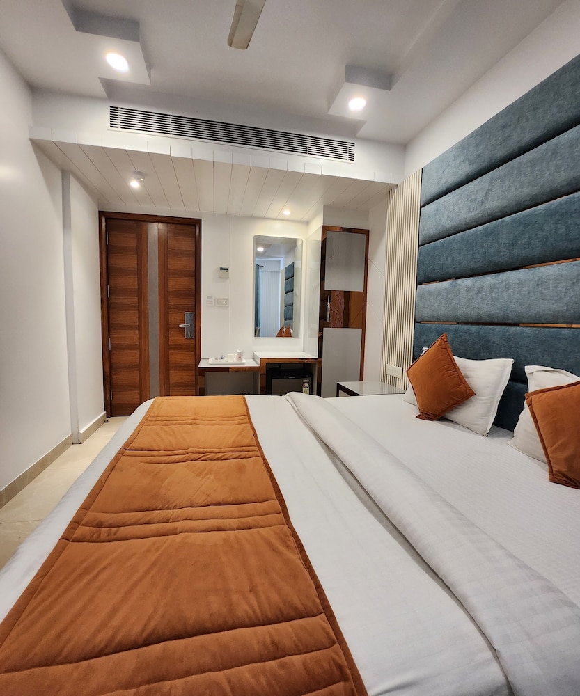 Hotel Shanti Plaza 24/50