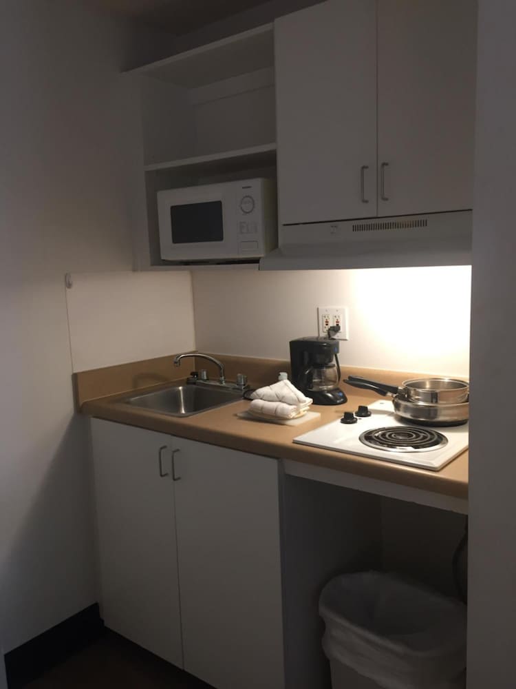 Studio 6 Extended Stay - Greensboro, NC - I-40 38/48