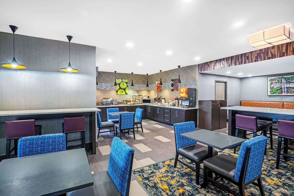 La Quinta Inn And Suites By Wyndham Cookeville 4/35