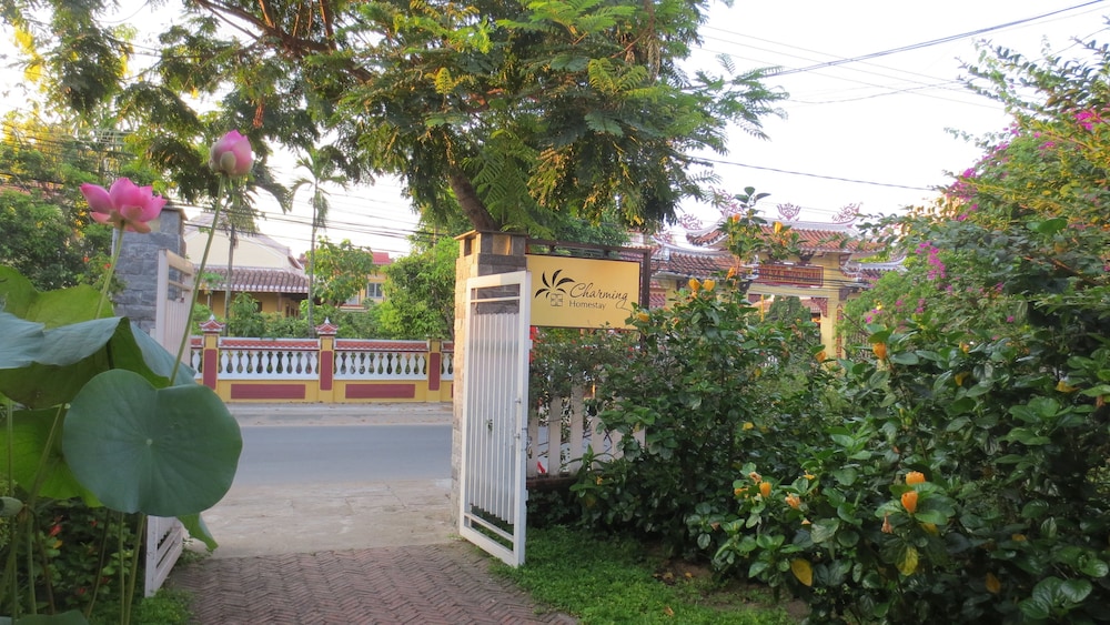 Charming Homestay 40/50