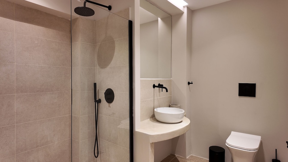 Euphoria Apartments 53/56