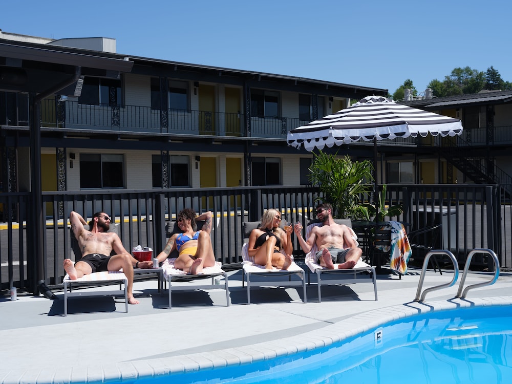 KNIGHTS INN PENDLETON(FORMERLY TRAVELERS INN) 3/28