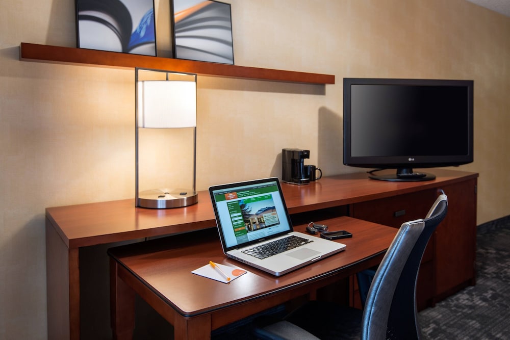Courtyard By Marriott Portland Beaverton 23/24
