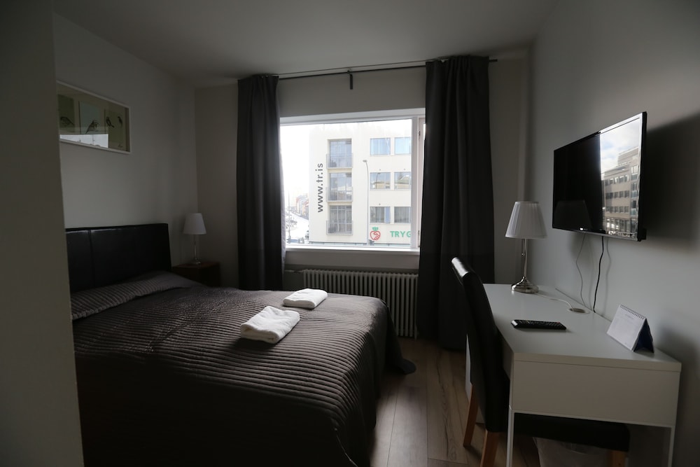 100 Iceland Hotel 13/23