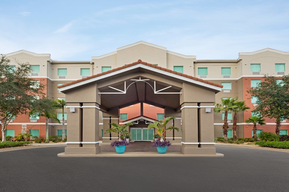 Holiday Inn Express & Suites Pembroke Pines-Sheridan St 2/54