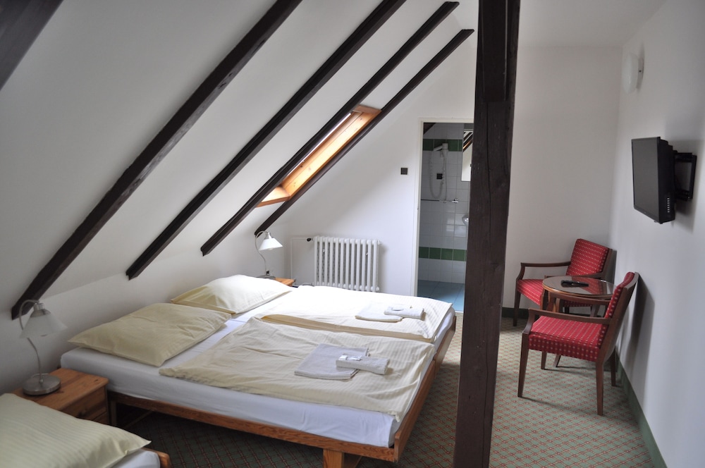 ROOM, TRIPLE