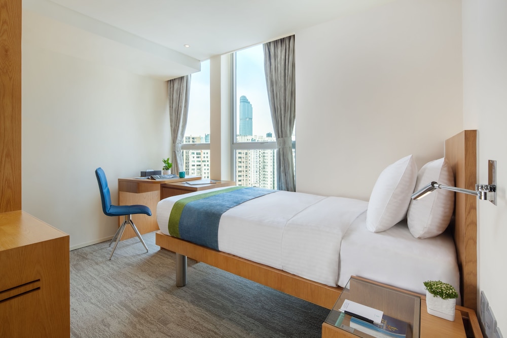 Summit View Kowloon 10/17