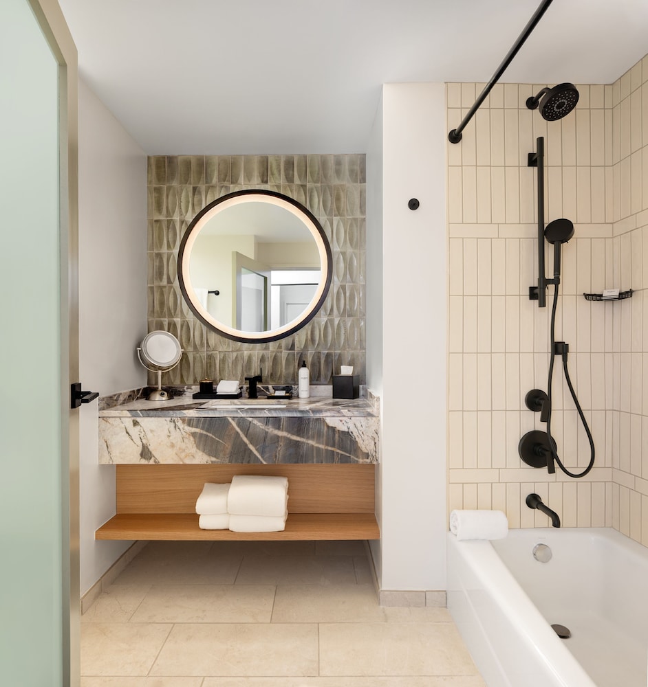 Hospitality, Suite, King Bed