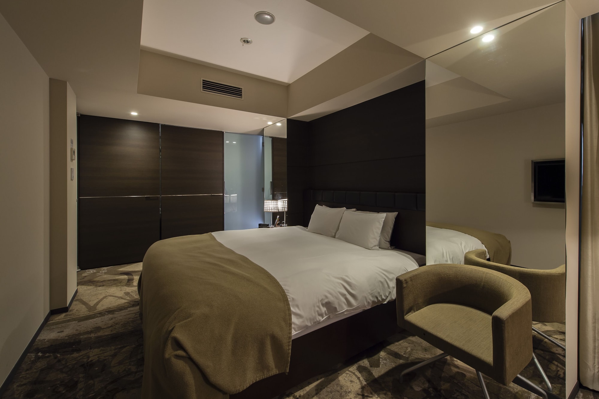 PREMIER, KING BED