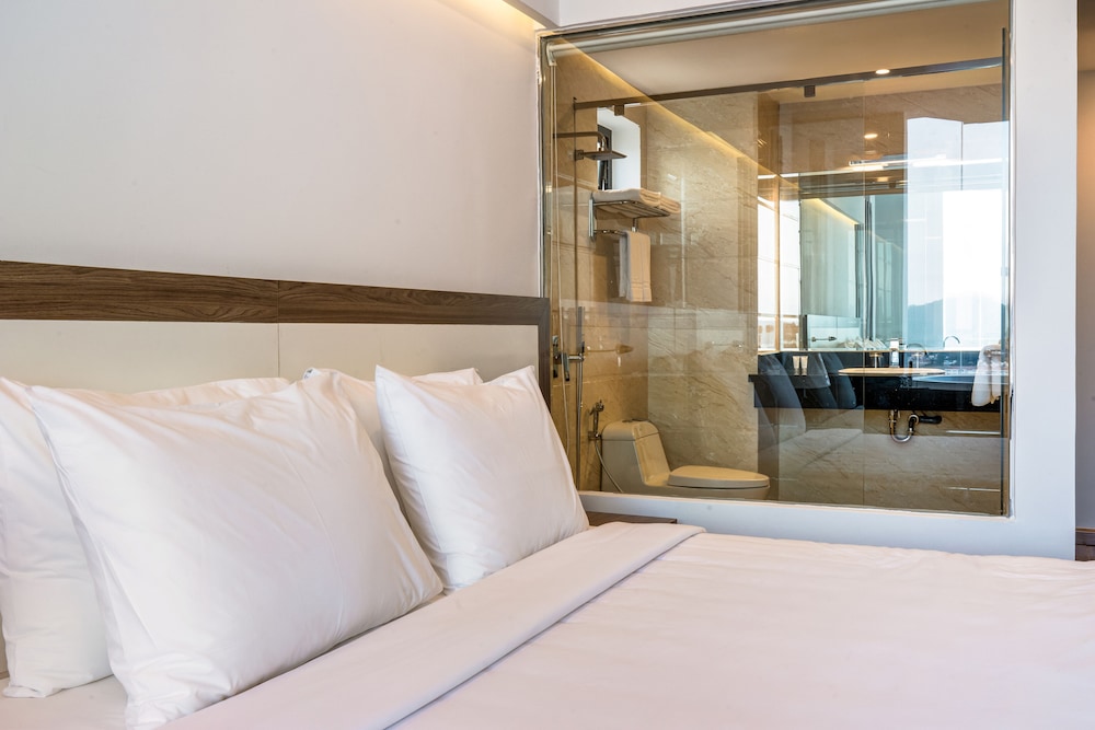 ROMANCE, SUITE
