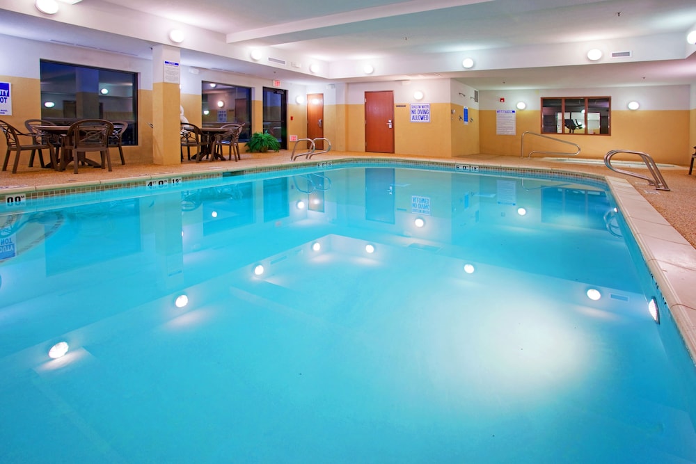 Holiday Inn Express Suites Tooele 8/52