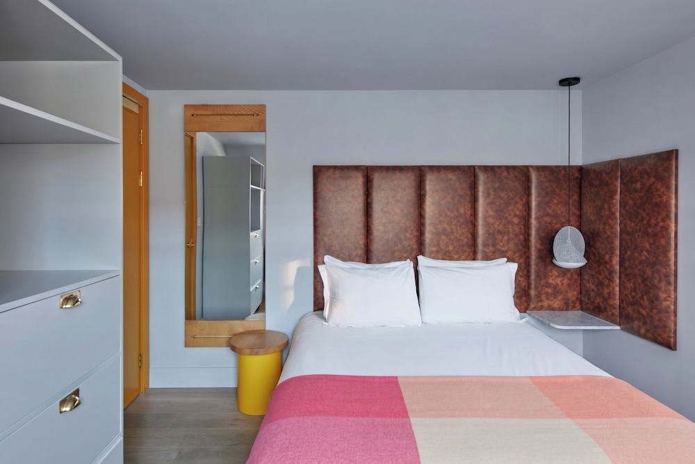 Semi Basement, Family, Studio, Queen Bed, Sofa
