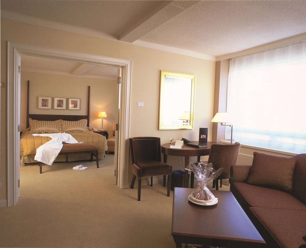 Fairmont Winnipeg 48/69