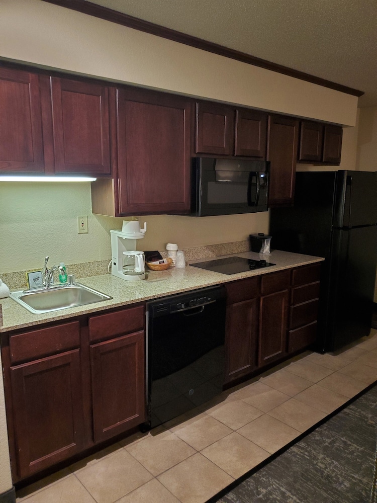 Cobblestone Suites Oshkosh 57/75