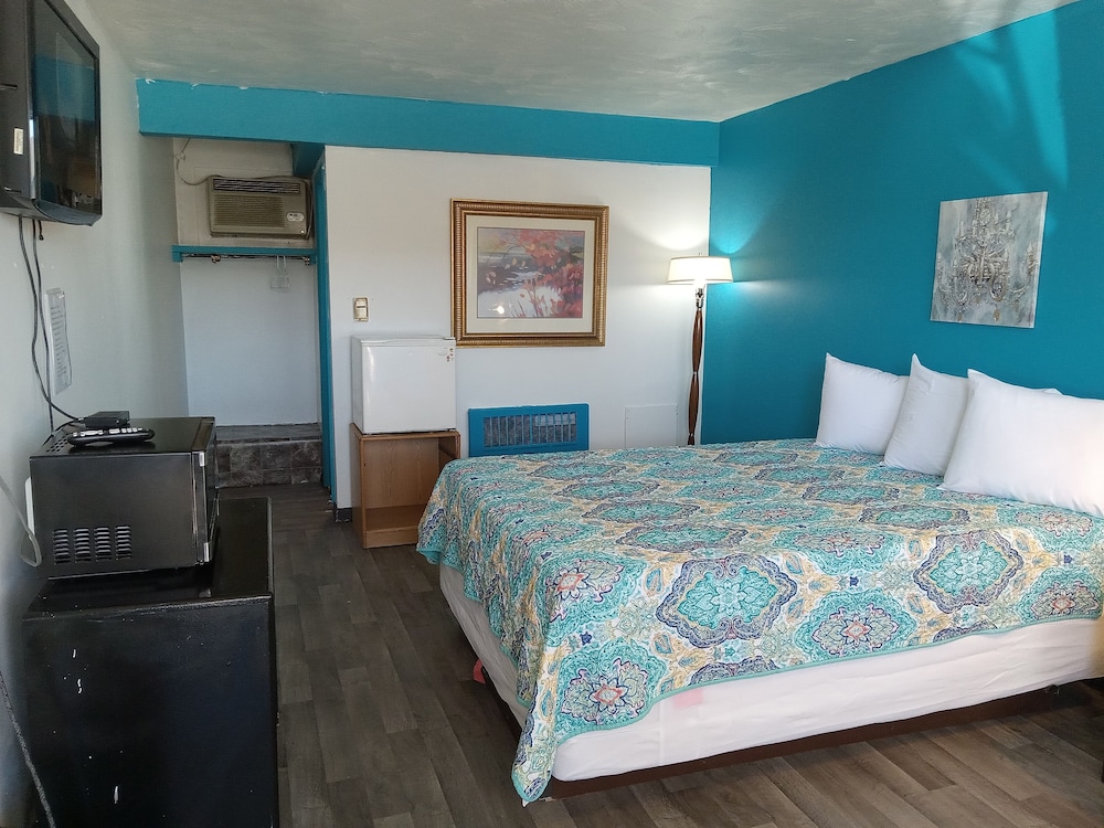 Capri Motel 25/52