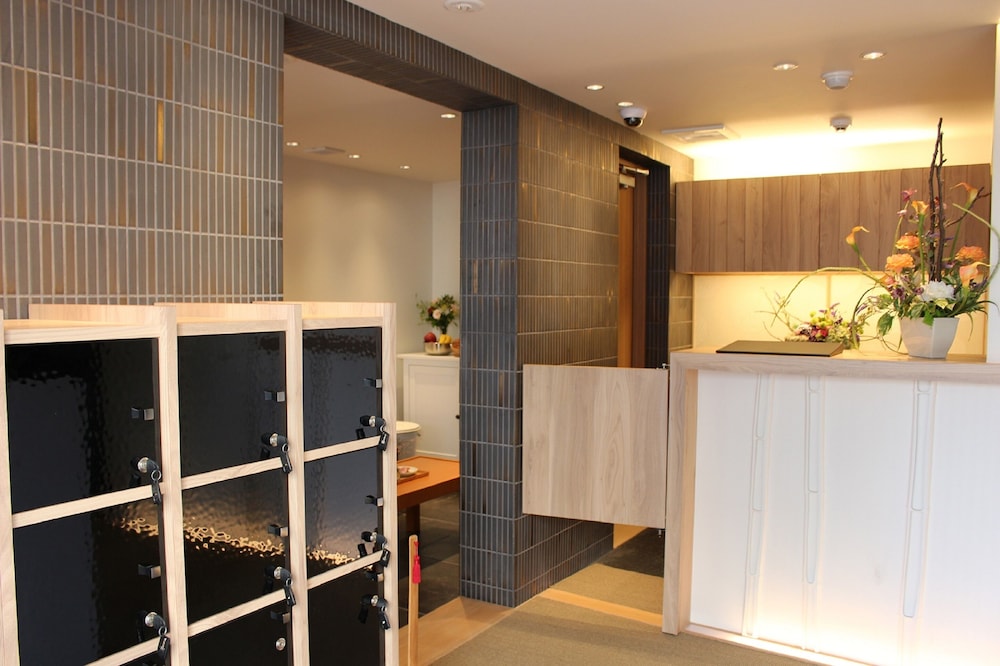 Hachi Inn 5/49