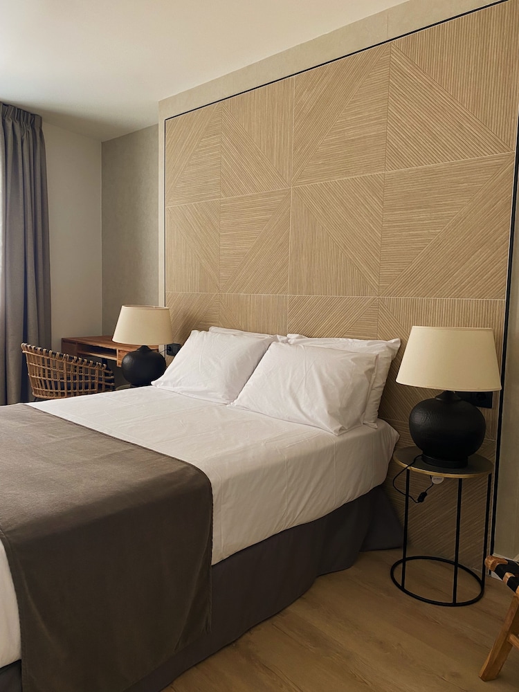 1 BEDROOM, APARTMENT