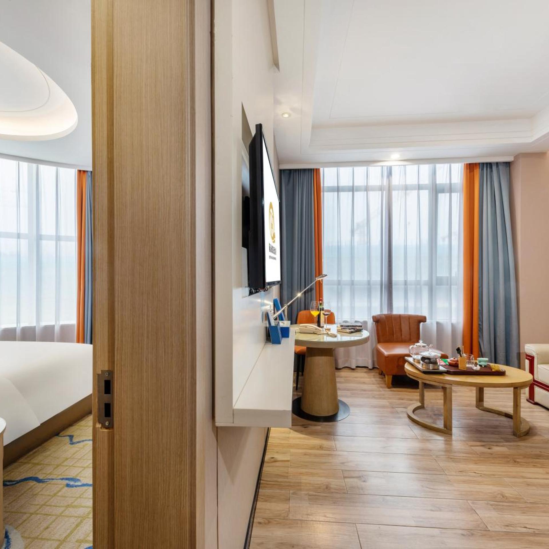 Qian Hai Holiday Hotel 51/68