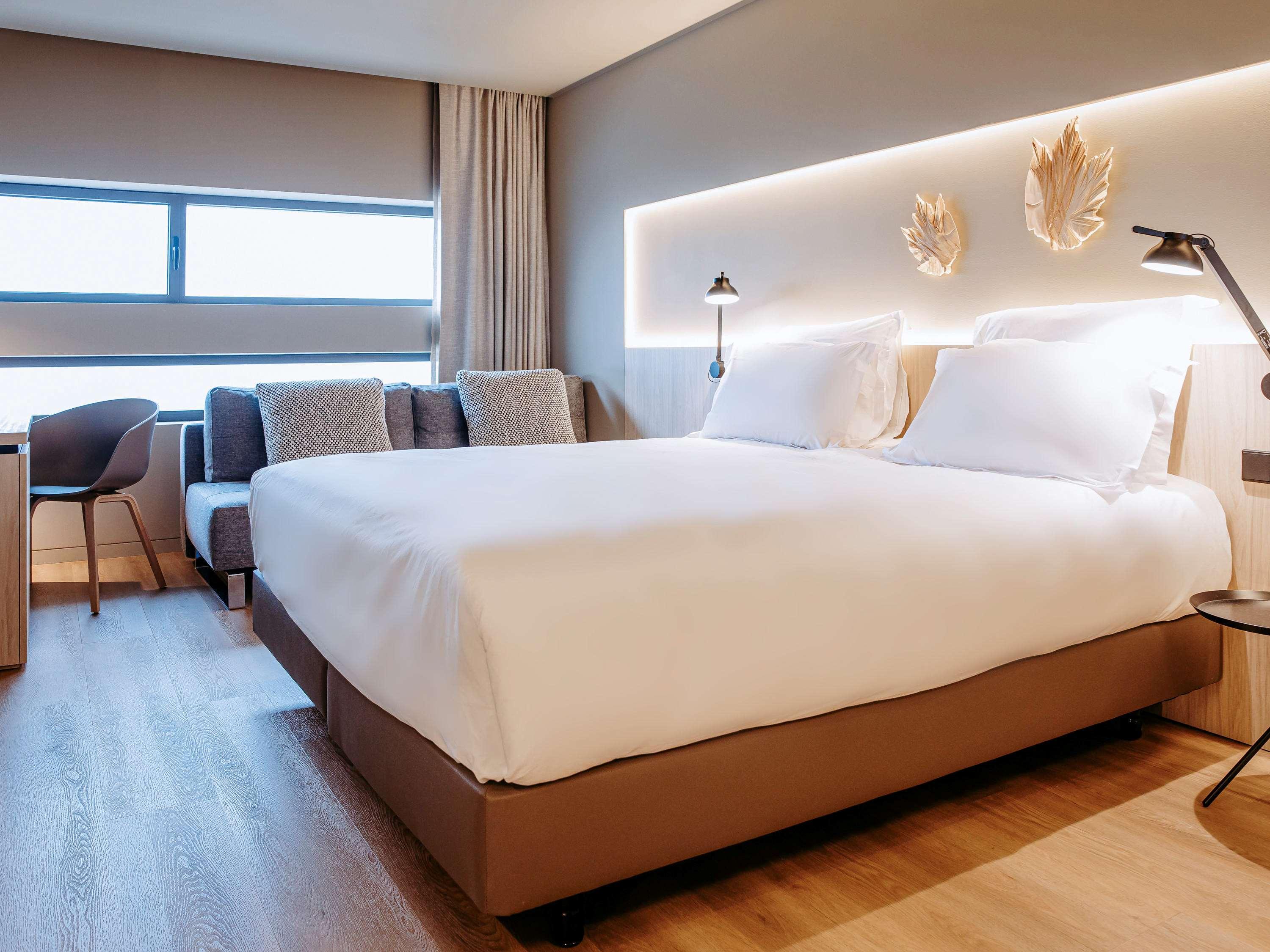 SUPERIOR, KING BED, SOFA