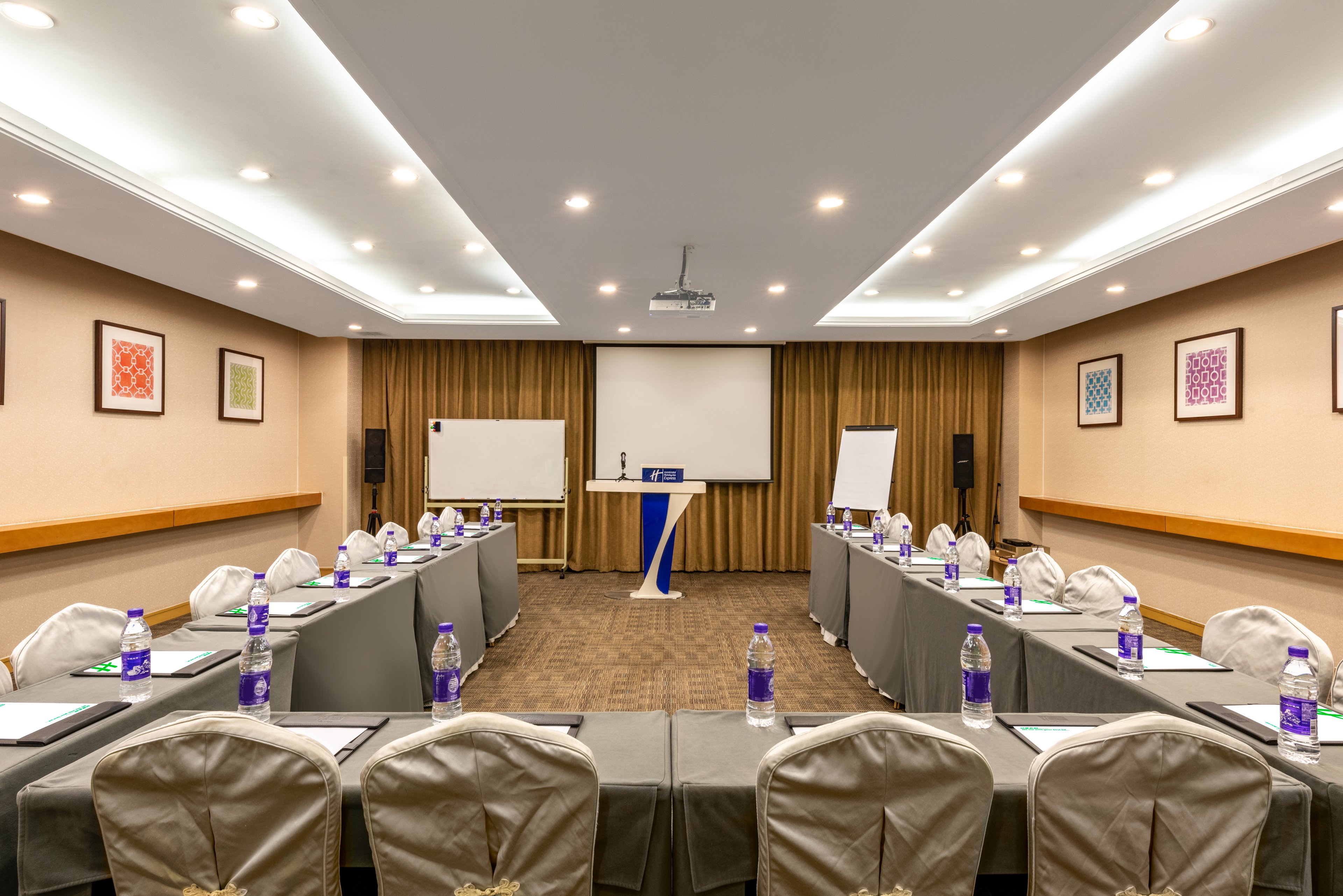 Holiday Inn Express Beijing Shangdi 44/50