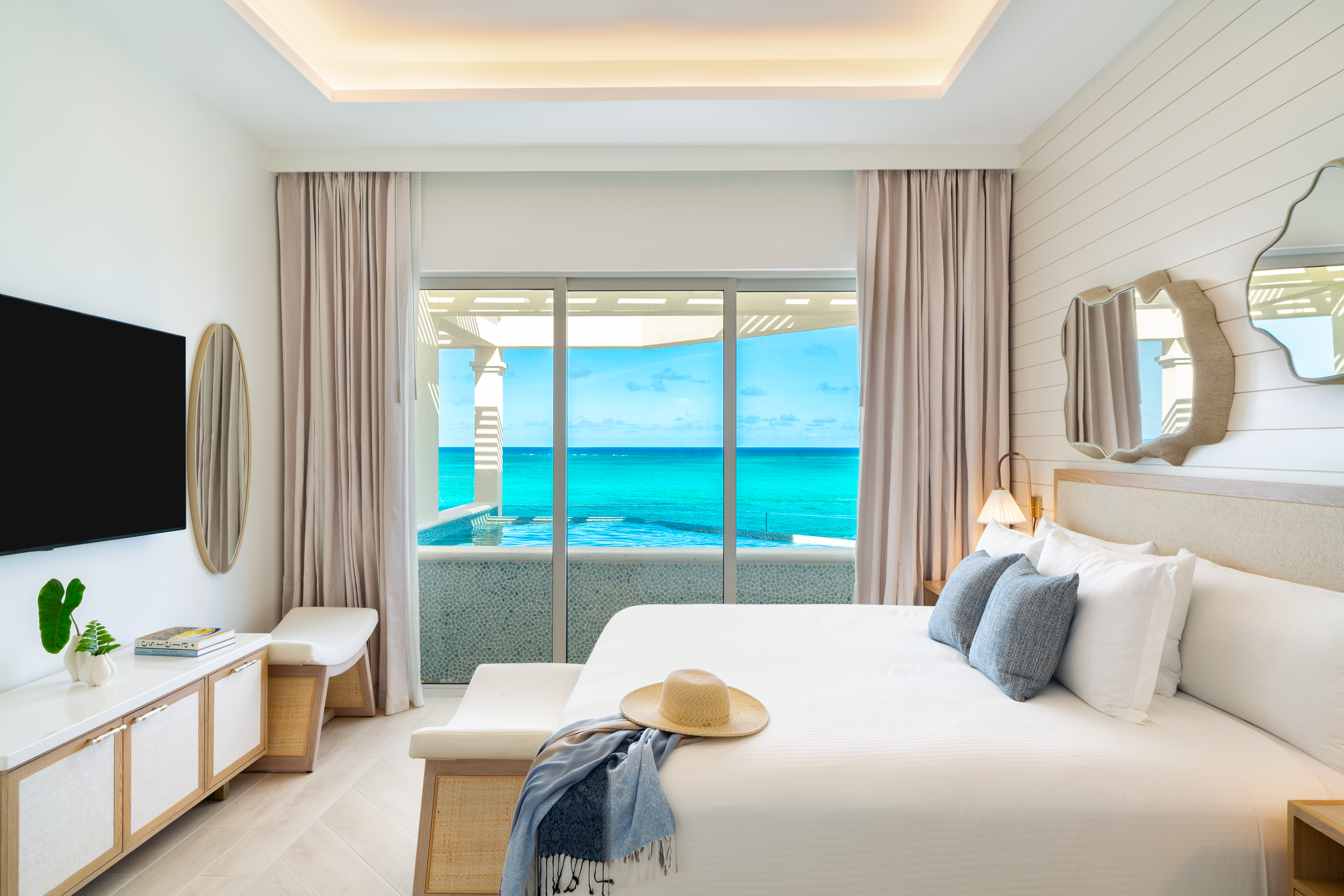 3 Bedrooms, Skypool, Penthouse Suite, Beach Front