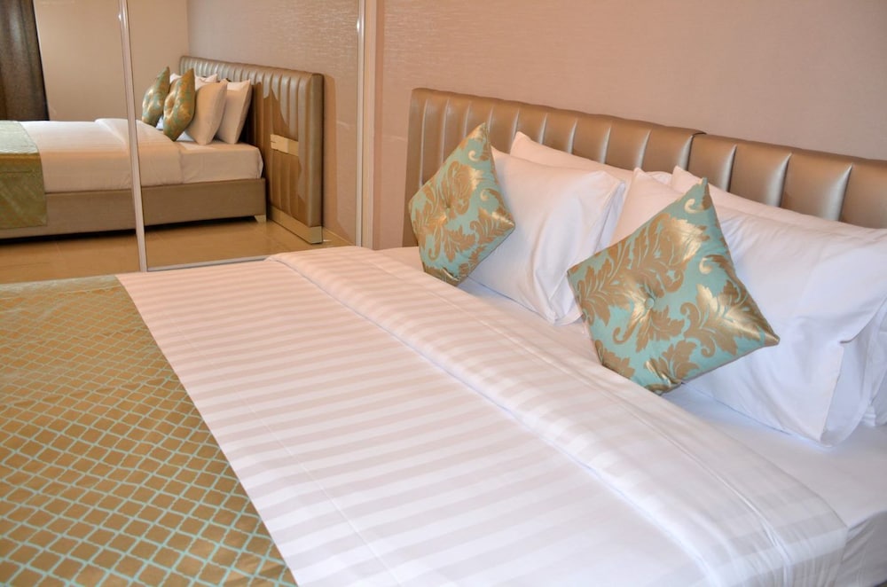 The Lodge Suites 8/37