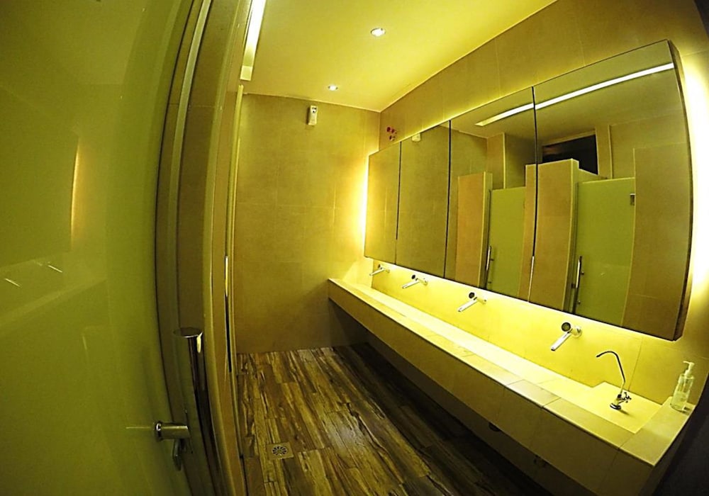 HereHotel.com 35/38