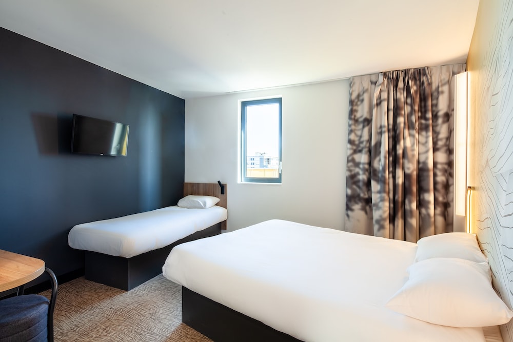 Room, Triple, 1 Double and 1 Single Bed