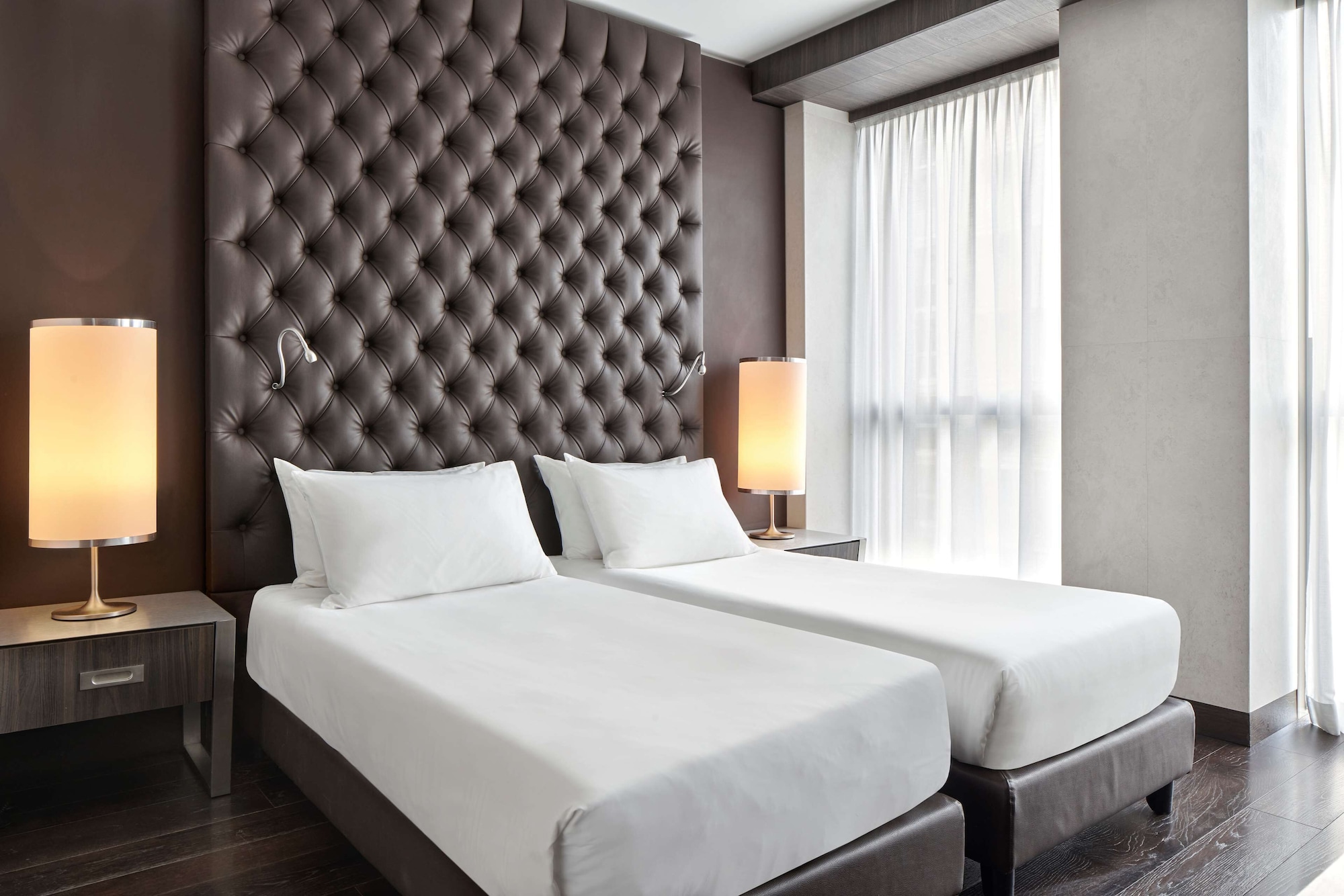 ROOM, TWIN BEDS