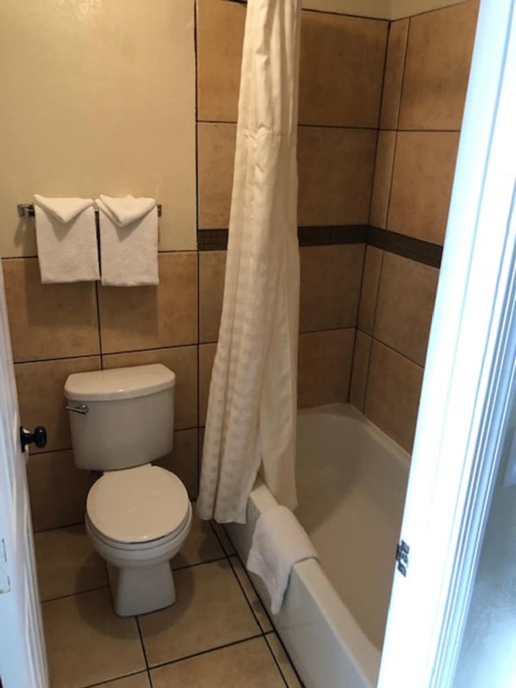 American Executive Inn 20/58