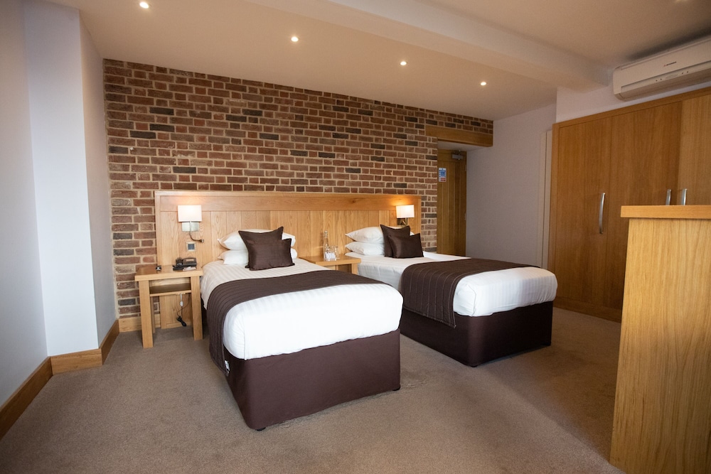 Generous, Twin Beds
