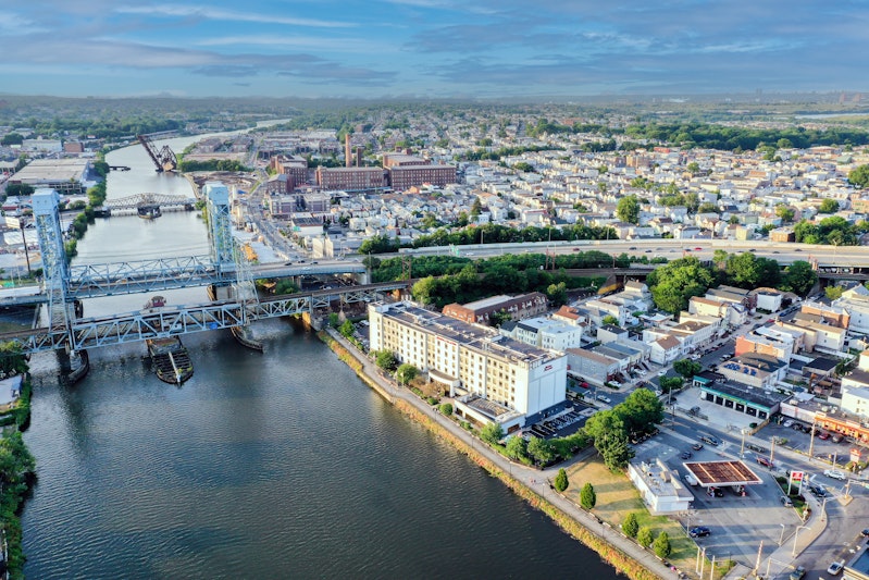 Hampton Inn Suites Newark Harrison Riverwalk 57/60