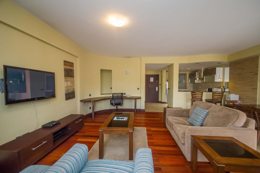 Taarifa Suites 32/50