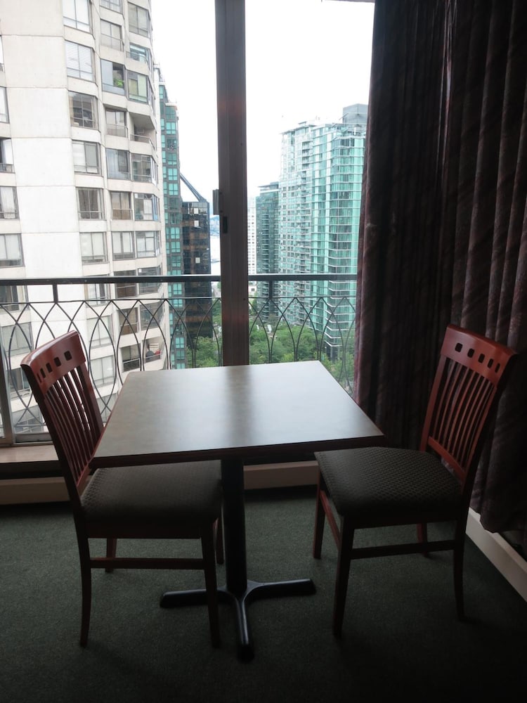 Tropicana Suite Hotel 15/29