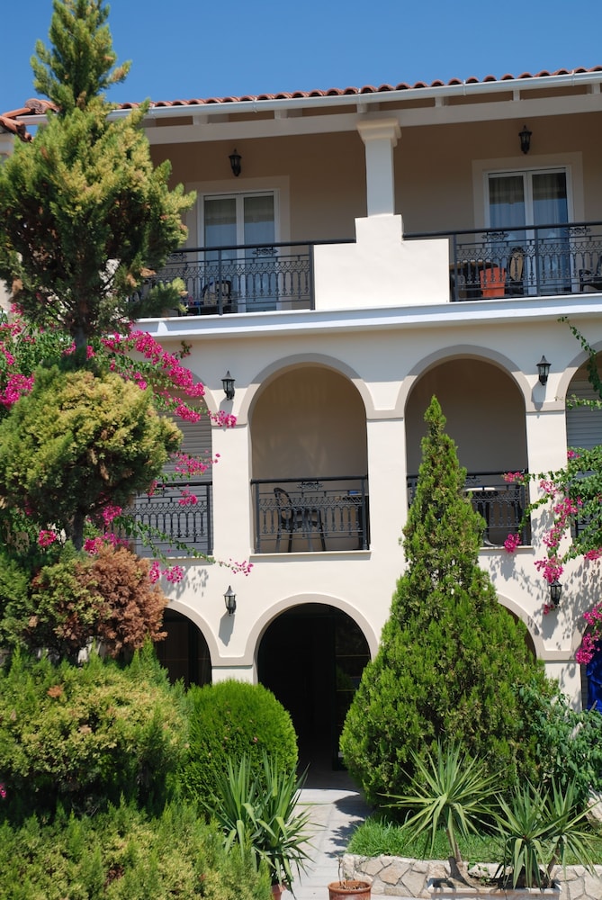 Letsos Hotel 67/75