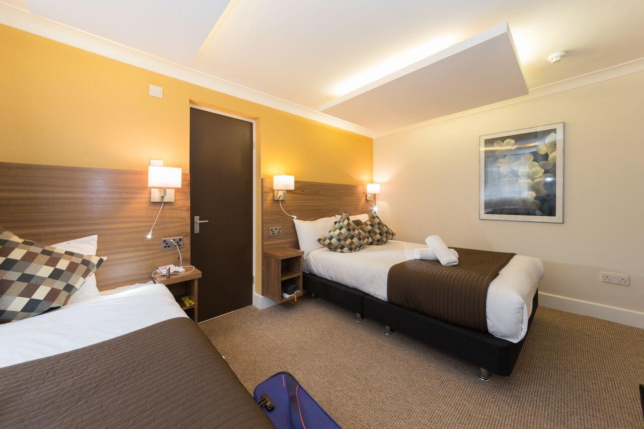 ROOM, TRIPLE