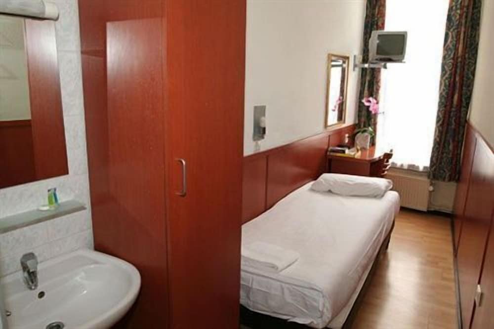 Continental Hotel 50/50